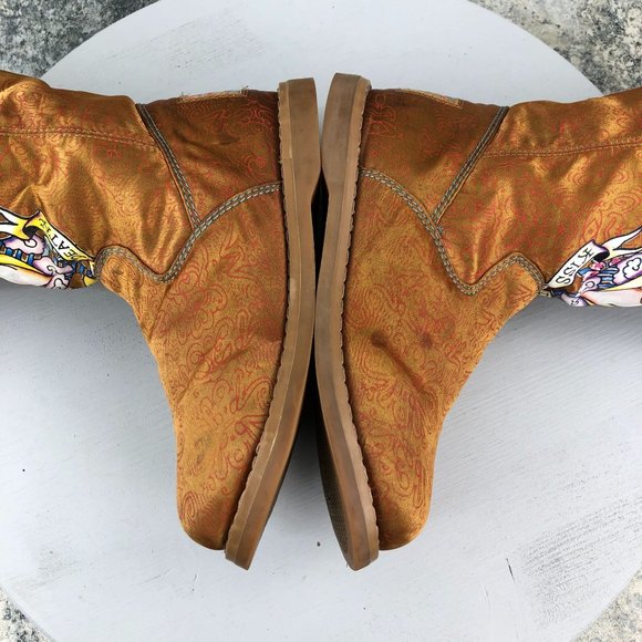 ED HARDY Women's 5 Kiss of Death Geisha Girl Satin Tan Lined Pull On Boots - Picture 8 of 13